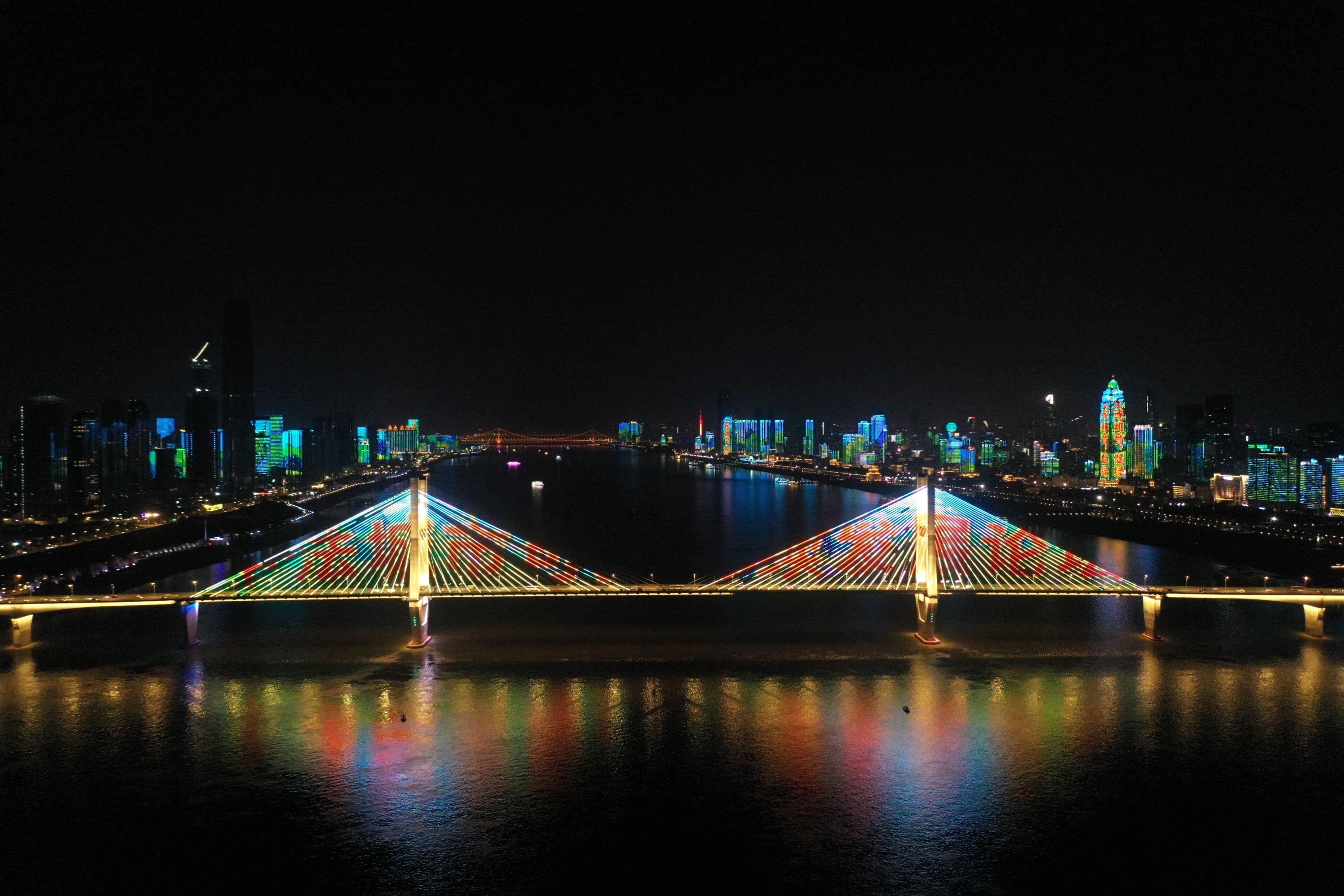 城市极限光影跑，灯火点缀中感受运动魅力的简单介绍